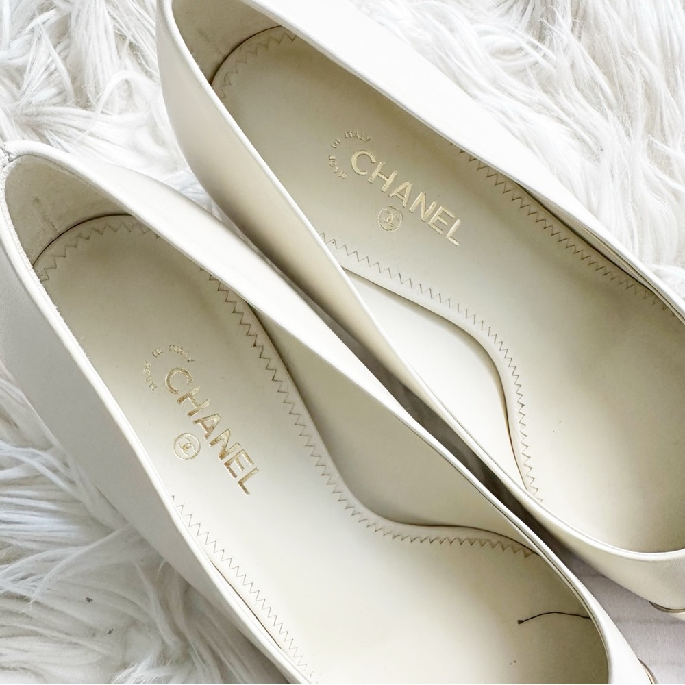 Chanel Ivory Lambskin Leather Gold Cap Pointed Toe CC Kitten Heels Size 38 - Picture 13 of 13
